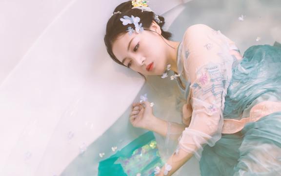 尝鲜不可错过：三文鱼头的创新美食方法