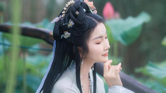 头发白是缺什么需要补什么(头发白是缺什么)