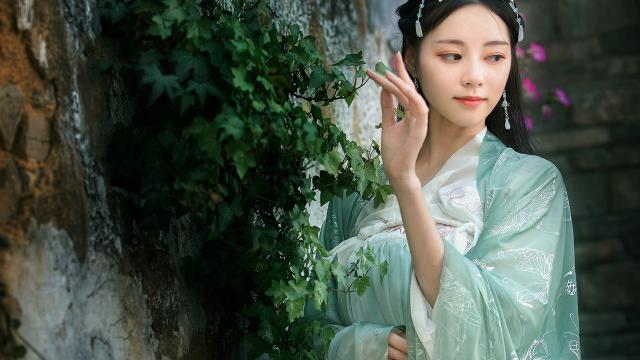 女人喝蜂蜜水的最佳时间(蜂蜜几点喝最好？)