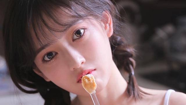 壁纸高清全屏高级感(夏天黄色系服装，如何搭配好，可以拍出好看的人像？)