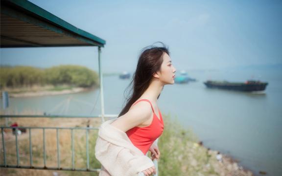 怎么让皮肤变白(怎么让脸上的皮肤变白)
