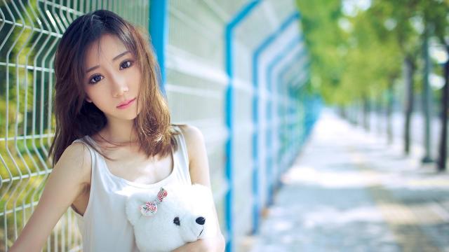 西瓜的功效：解暑降温、美容养颜和保护心血管