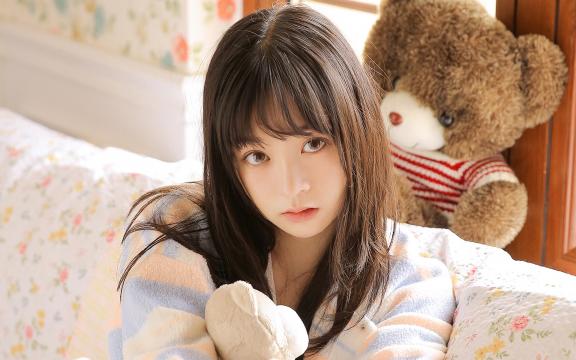 西瓜的功效：解暑降温、美容养颜和保护心血管