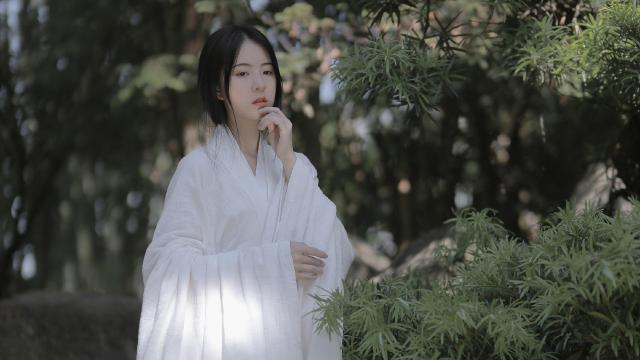 清蒸鲈鱼，鲜香滑嫩，吃了就上瘾！