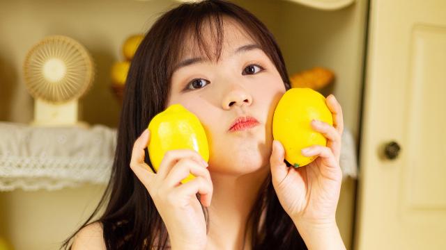 琥珀木手串怎么盘玩(琥珀木手串如何把完及保养？)