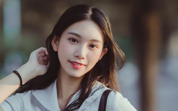 甜咸口味，美味无穷！学习制作烤面筋的技巧！