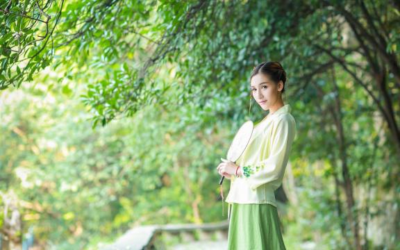 披萨烤多长时间多少温度合适？(烤披萨的上下温度是多少？)